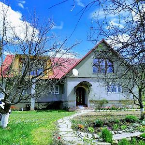 Gostynna Rodyna Hotel Izky Exterior photo