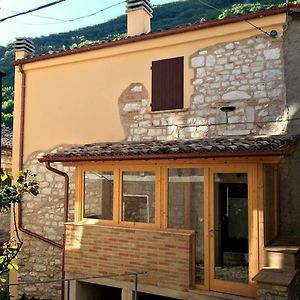 Casa Vacanze L'Arco Di Fondarca Villa Cagli Exterior photo