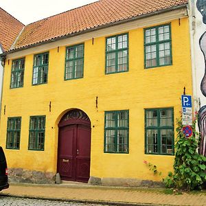 Das Gelbe Haus - Drei Besondere Ferienwohnungen Flensborg Exterior photo
