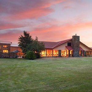 Distinction Mackenzie Country Hotel Twizel Exterior photo