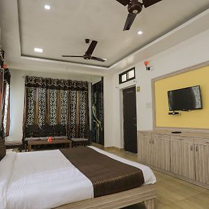 Oyo Home 9760 Tej Vilas Near Celebration Mall Udaipur Exterior photo