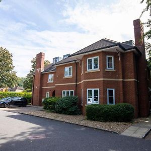 Flexi-Lets@Old Rectory Court, Frimley Lejlighed Exterior photo