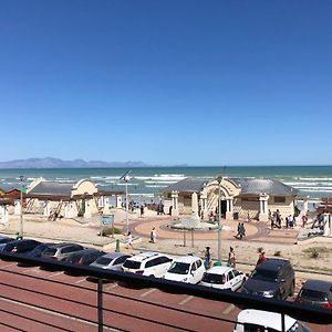 At The Beach - Muizenberg Lejlighed Kapstaden Exterior photo