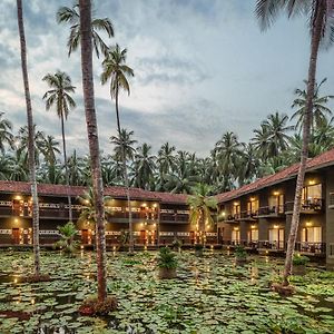 Rvr Sarovar Portico Hotel Rāzole Exterior photo