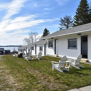 Friars Bay Inn & Cottages Welshpool Exterior photo