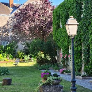 Le Beaugency Hotel Exterior photo